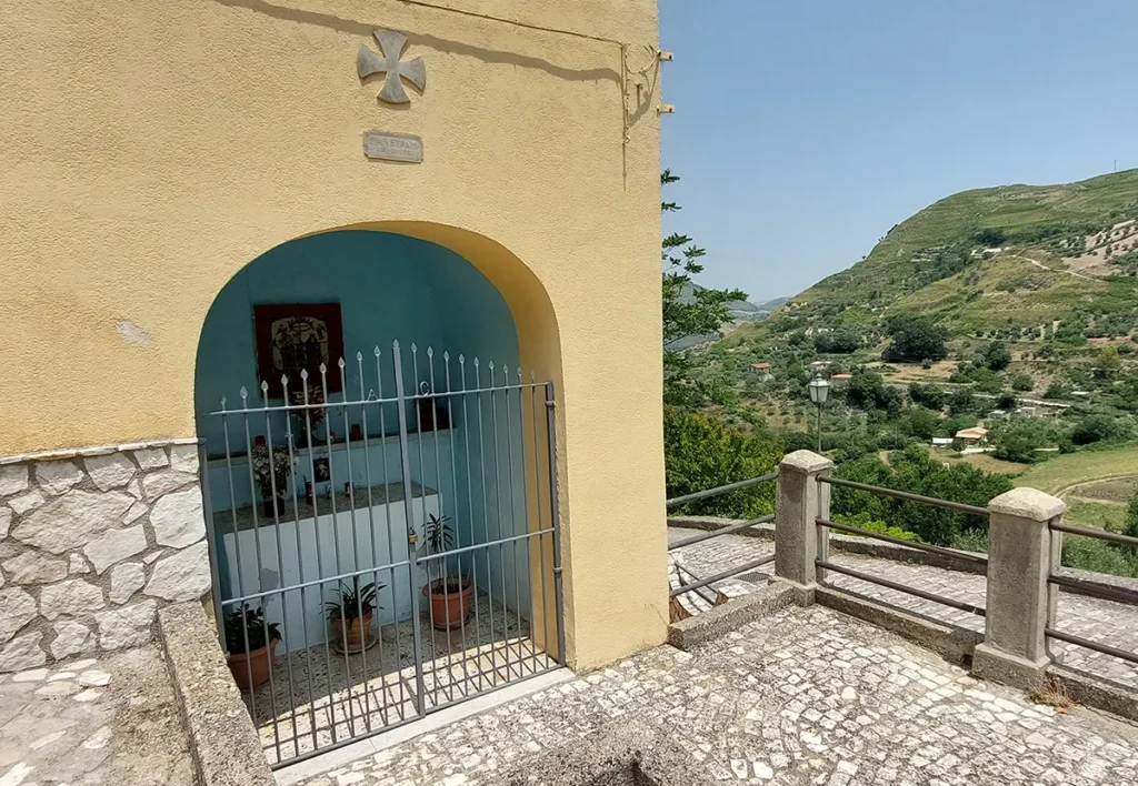 Visit Palazzo Adriano - edicole votive - Cappella Sacra Famiglia